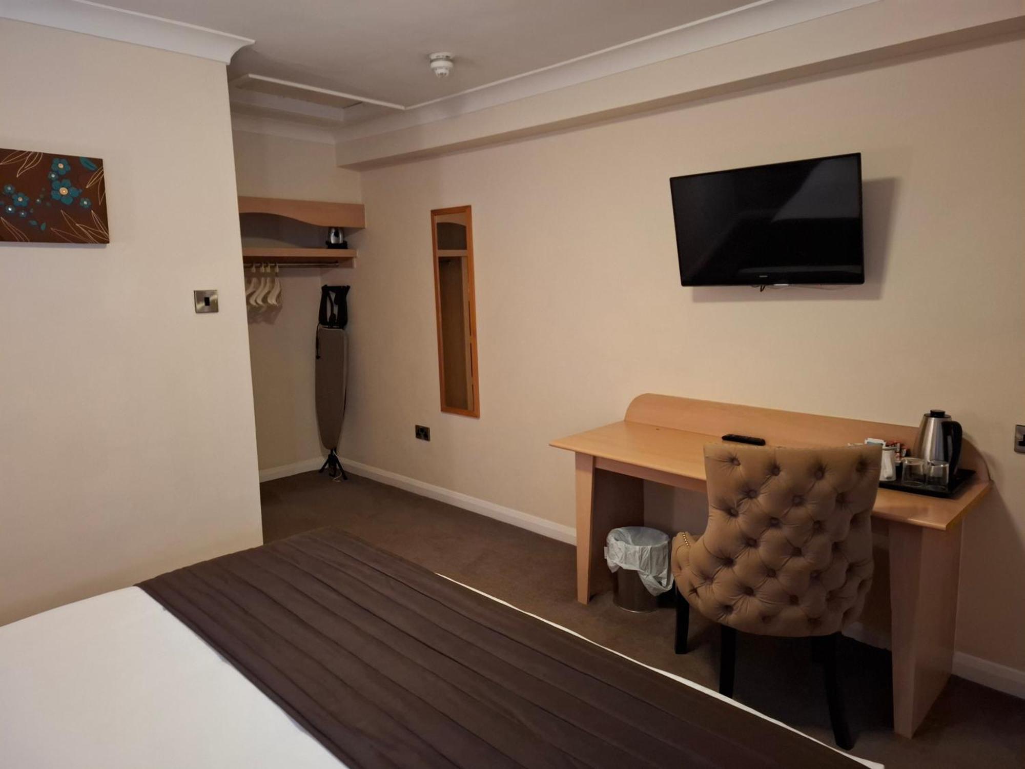 Borough Arms Hotel Newcastle-under-Lyme Esterno foto