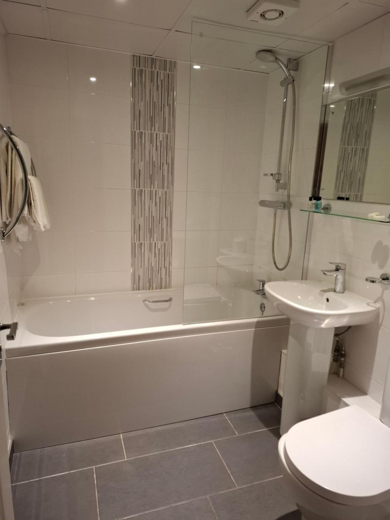 Borough Arms Hotel Newcastle-under-Lyme Esterno foto