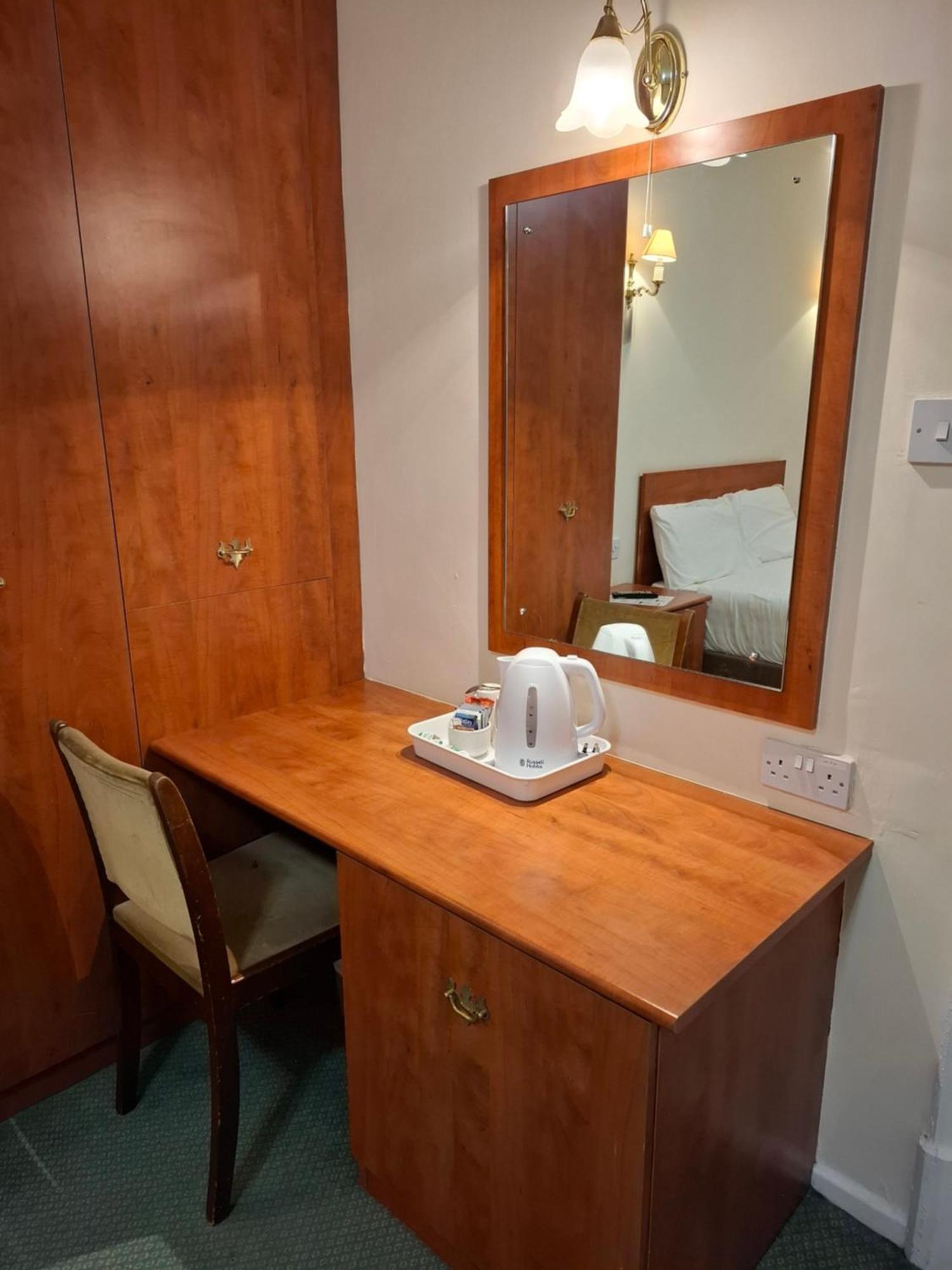 Borough Arms Hotel Newcastle-under-Lyme Esterno foto